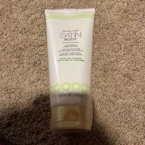 Satin body lotion
